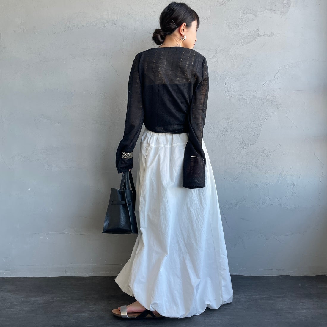 nenom [ネノム] ワンオフショルダー ギャザーリボンTシャツ [NE26312004] 09 BLACK &&モデル身長：150cm 着用サイズ：F&&