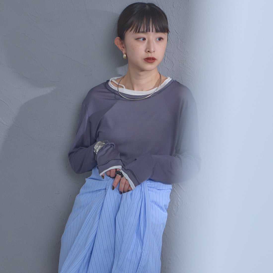 nenom [ネノム] シアーレイヤードロンT [NE26312002] 08 CHR/OFF &&モデル身長：150cm 着用サイズ：F&&