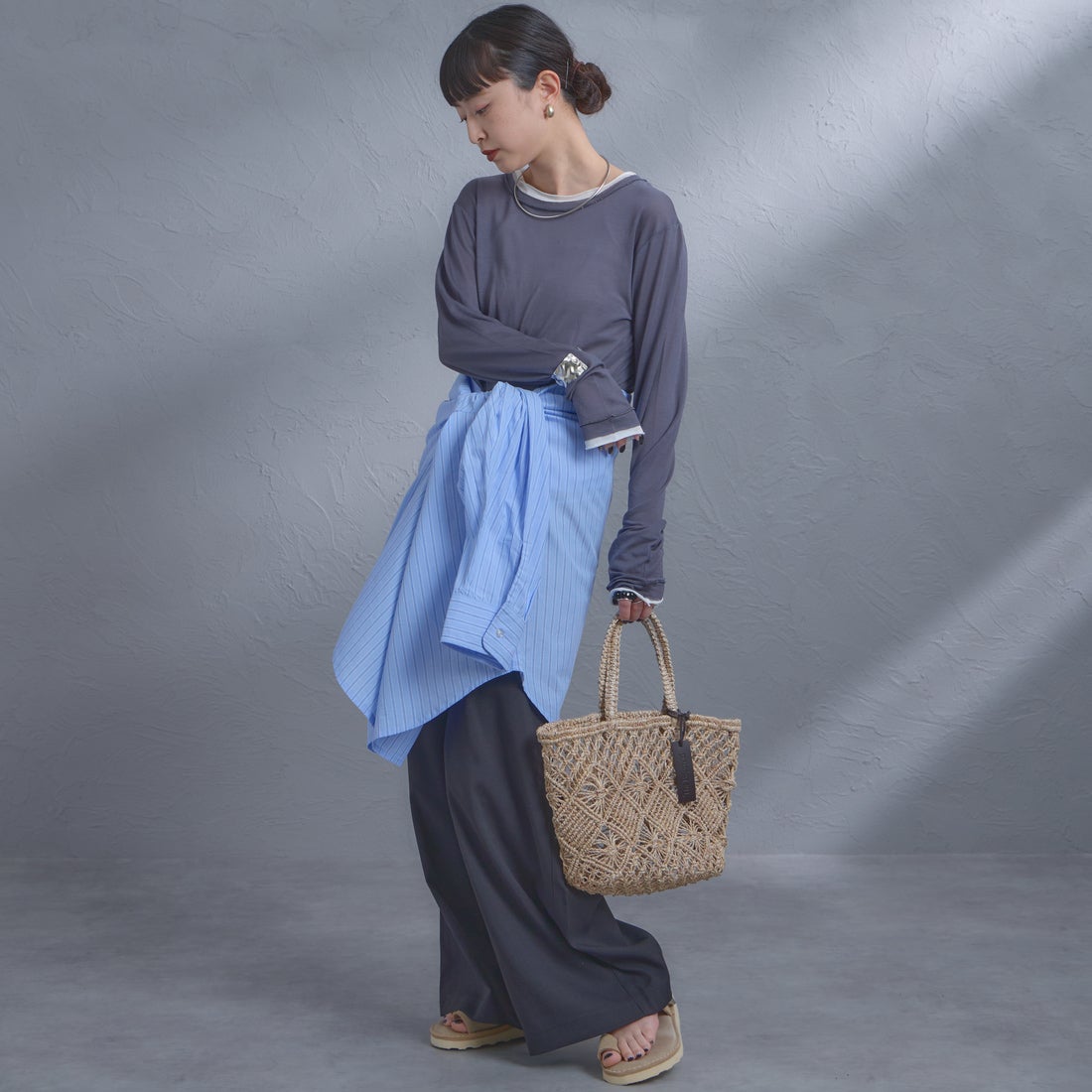 nenom [ネノム] シアーレイヤードロンT [NE26312002] 08 CHR/OFF &&モデル身長：150cm 着用サイズ：F&&