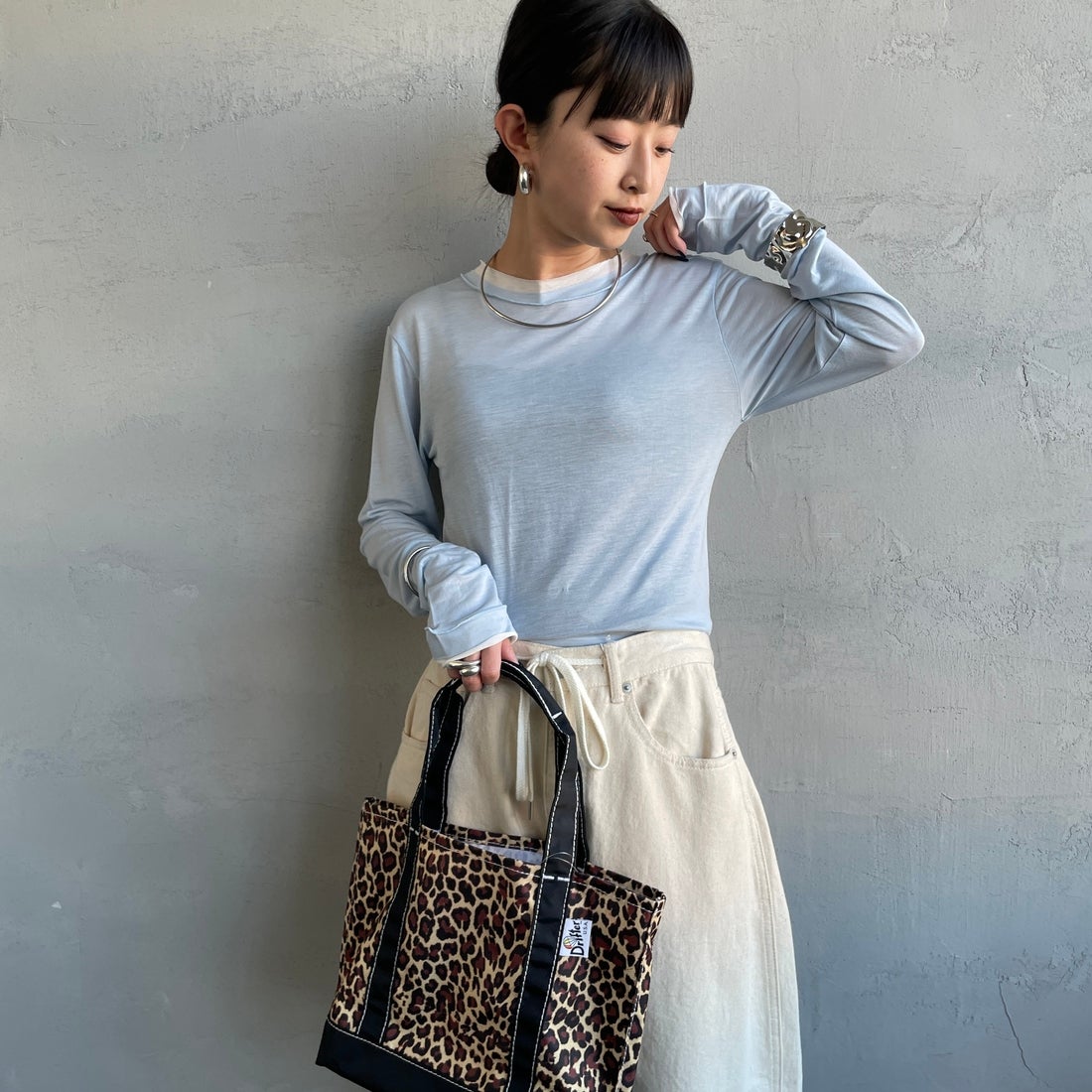 nenom [ネノム] シアーレイヤードロンT [NE26312002] 10 SAX/OFF &&モデル身長：150cm 着用サイズ：F&&