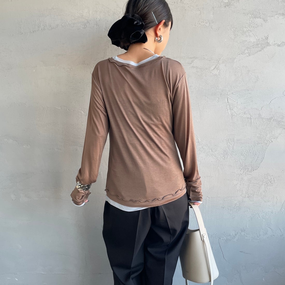 nenom [ネノム] シアーレイヤードロンT [NE26312002] 28 BRN/SAX &&モデル身長：150cm 着用サイズ：F&&