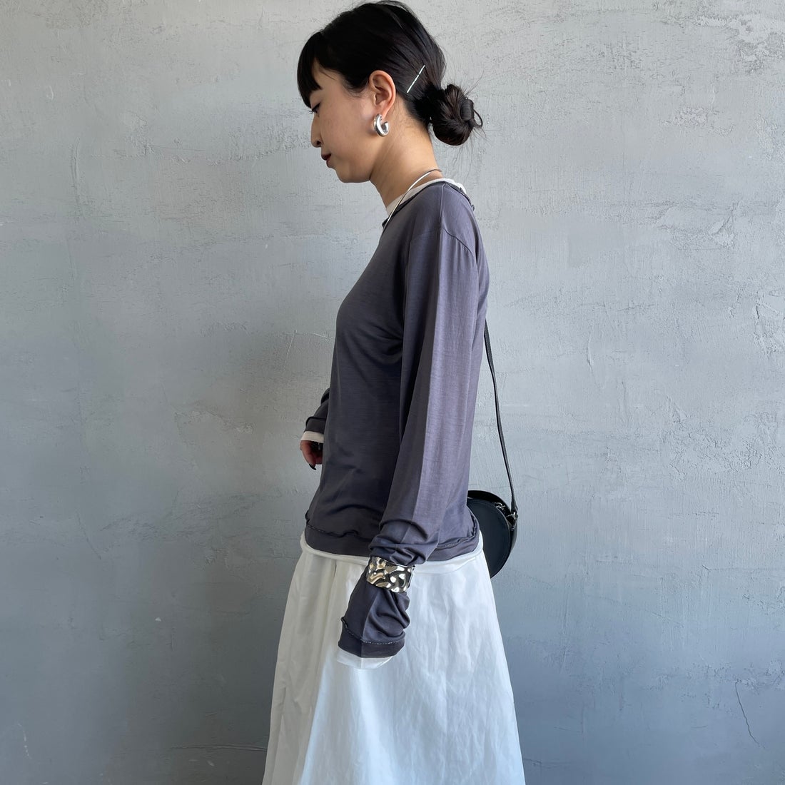 nenom [ネノム] シアーレイヤードロンT [NE26312002] 08 CHR/OFF &&モデル身長：150cm 着用サイズ：F&&