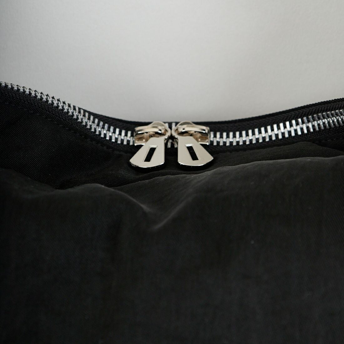 ITTI [イッチ] アニーパファービッグムーンバッグ [ITTI-BAG-120-CB] BLACK