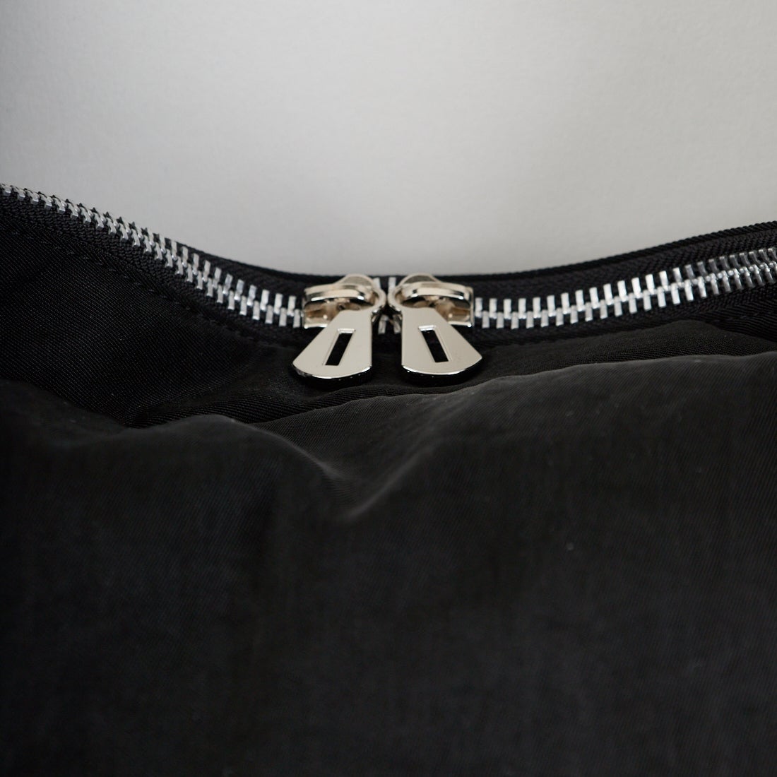 ITTI [イッチ] アニーパファービッグムーンバッグ [ITTI-BAG-120-CB] BLACK