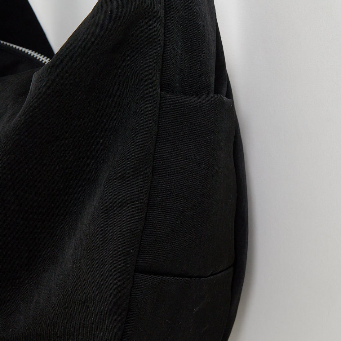 ITTI [イッチ] アニーパファービッグムーンバッグ [ITTI-BAG-120-CB] BLACK