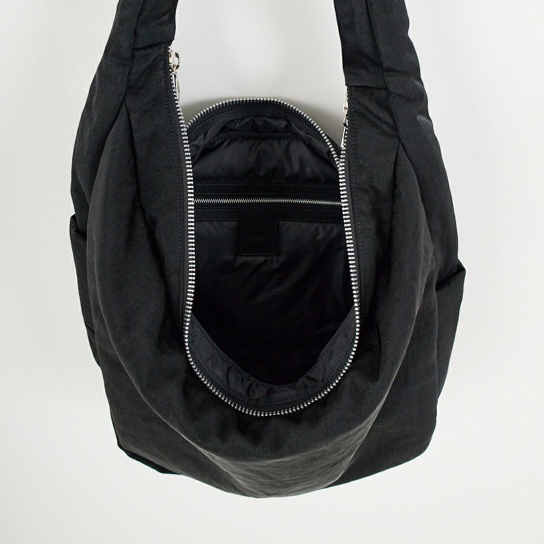 ITTI [イッチ] アニーパファービッグムーンバッグ [ITTI-BAG-120-CB] BLACK