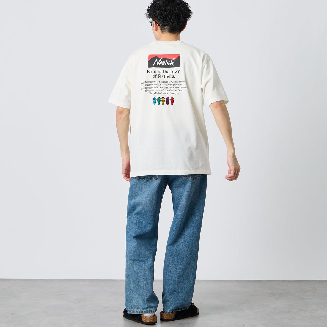 JEANSFACTORY × NANGA [ジーンズファクトリー × ナンガ] 別注 ヒストリーロゴ バックプリントTシャツ [NW26SS-JF2] WHITE &&モデル身長：167cm 着用サイズ：XL&&