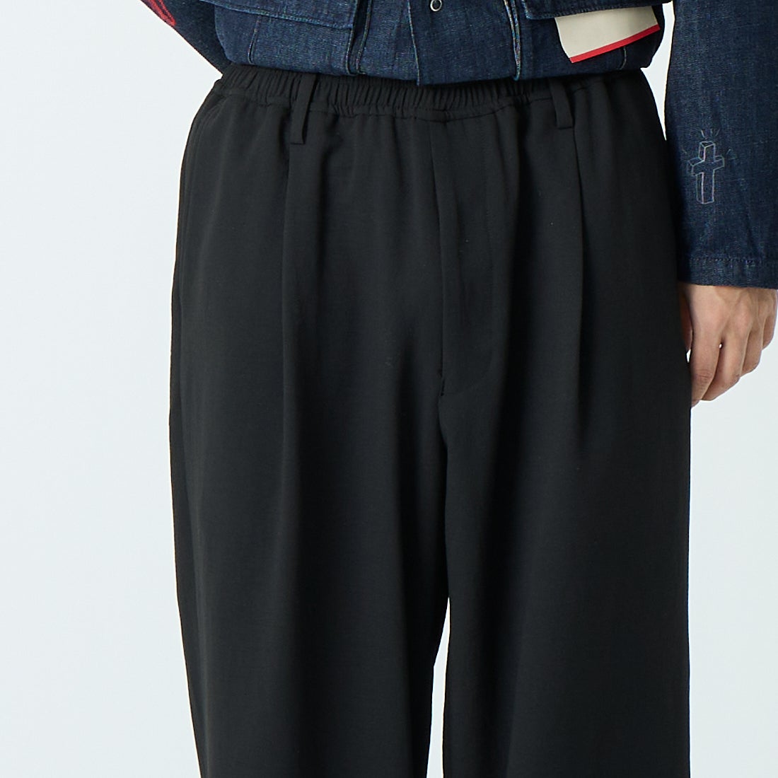 Noir Fabrik [ヌワールファブリック] ミニマルワイドスラックス [NF-261-009] BLACK &&モデル身長：179cm 着用サイズ：48&&