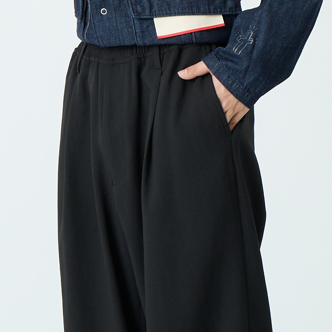 Noir Fabrik [ヌワールファブリック] ミニマルワイドスラックス [NF-261-009] BLACK &&モデル身長：179cm 着用サイズ：48&&