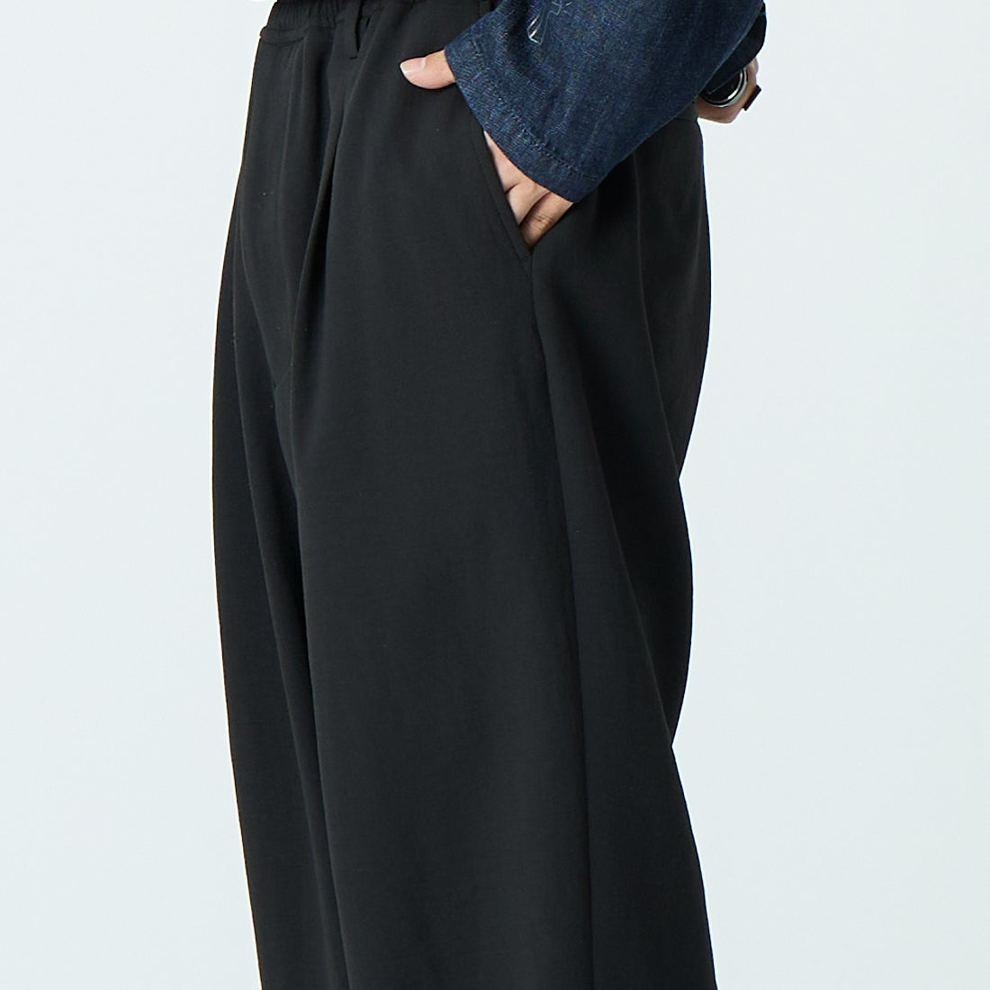 Noir Fabrik [ヌワールファブリック] ミニマルワイドスラックス [NF-261-009] BLACK &&モデル身長：179cm 着用サイズ：48&&