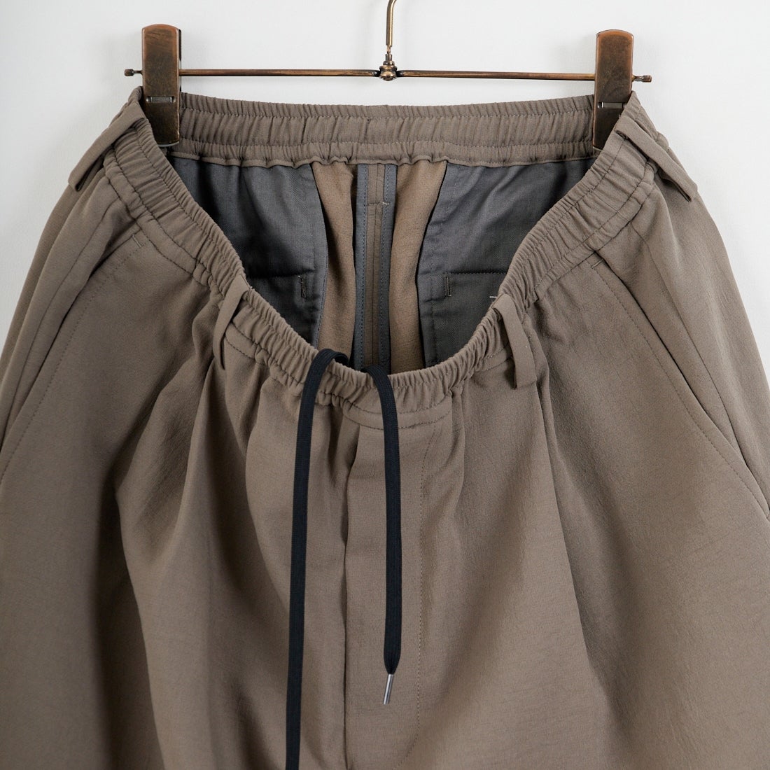 Noir Fabrik [ヌワールファブリック] ミニマルワイドスラックス [NF-261-009] GREIGE