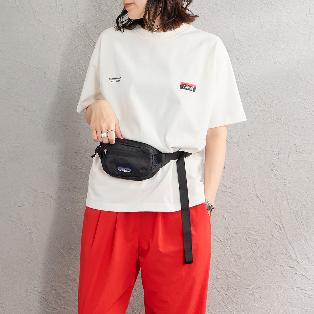 JEANSFACTORY × NANGA [ジーンズファクトリー × ナンガ] 別注 ブランドロゴ刺繍 ショートスリーブTシャツ [NW26SS-JF3] WHITE &&モデル身長：160cm 着用サイズ：S&&