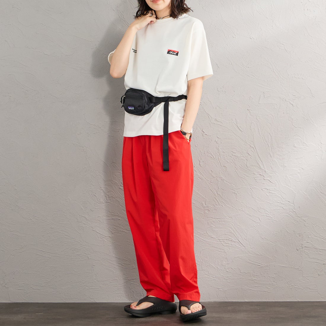 JEANSFACTORY × NANGA [ジーンズファクトリー × ナンガ] 別注 ブランドロゴ刺繍 ショートスリーブTシャツ [NW26SS-JF3] WHITE &&モデル身長：160cm 着用サイズ：S&&