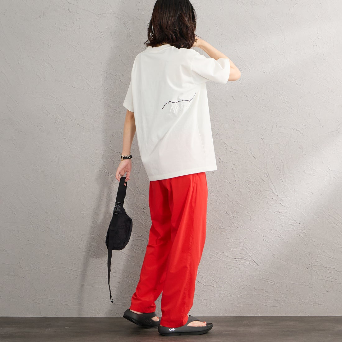 JEANSFACTORY × NANGA [ジーンズファクトリー × ナンガ] 別注 ブランドロゴ刺繍 ショートスリーブTシャツ [NW26SS-JF3] WHITE &&モデル身長：160cm 着用サイズ：S&&