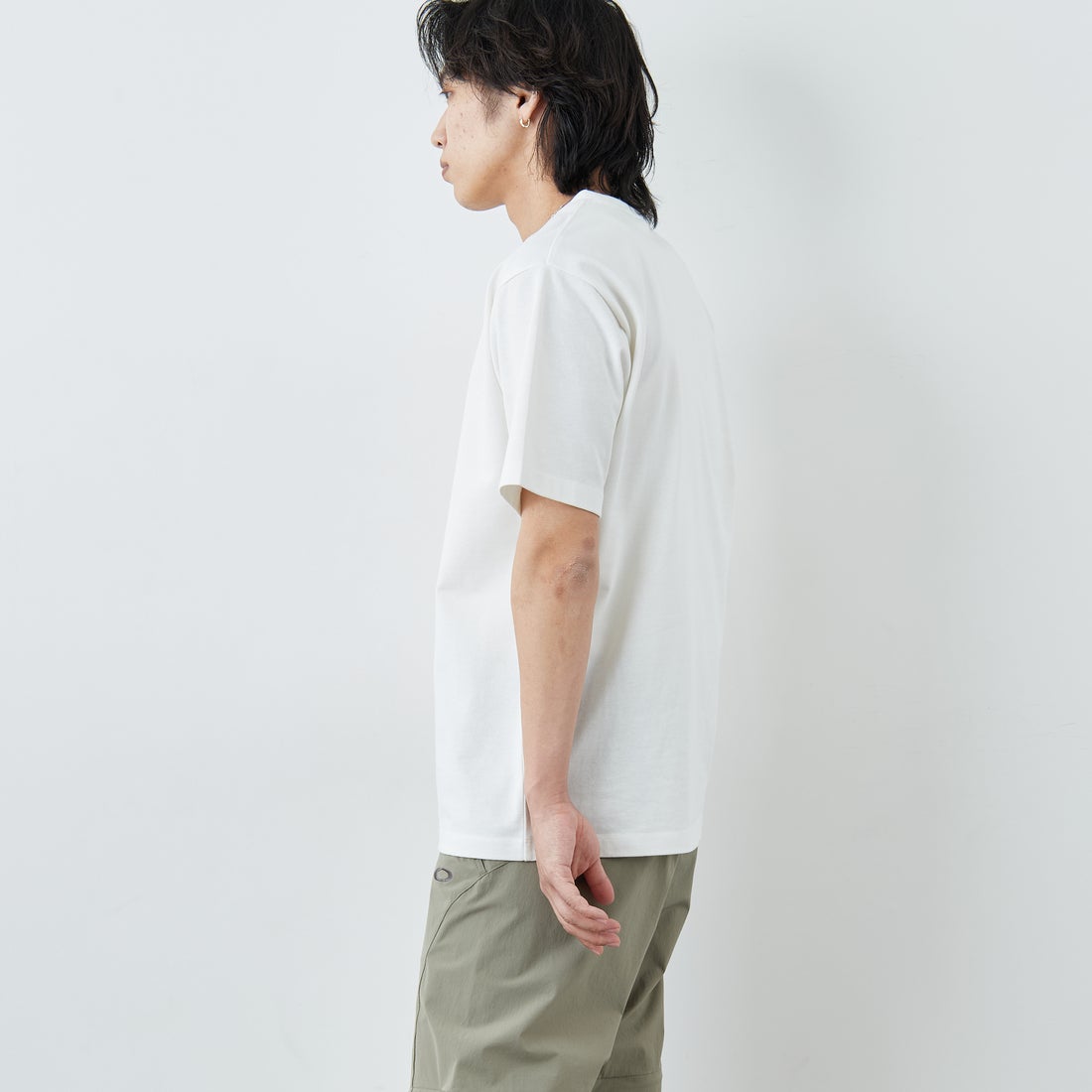 JEANSFACTORY × NANGA [ジーンズファクトリー × ナンガ] 別注 ブランドロゴ刺繍 ショートスリーブTシャツ [NW26SS-JF3] WHITE &&モデル身長：179cm 着用サイズ：L&&
