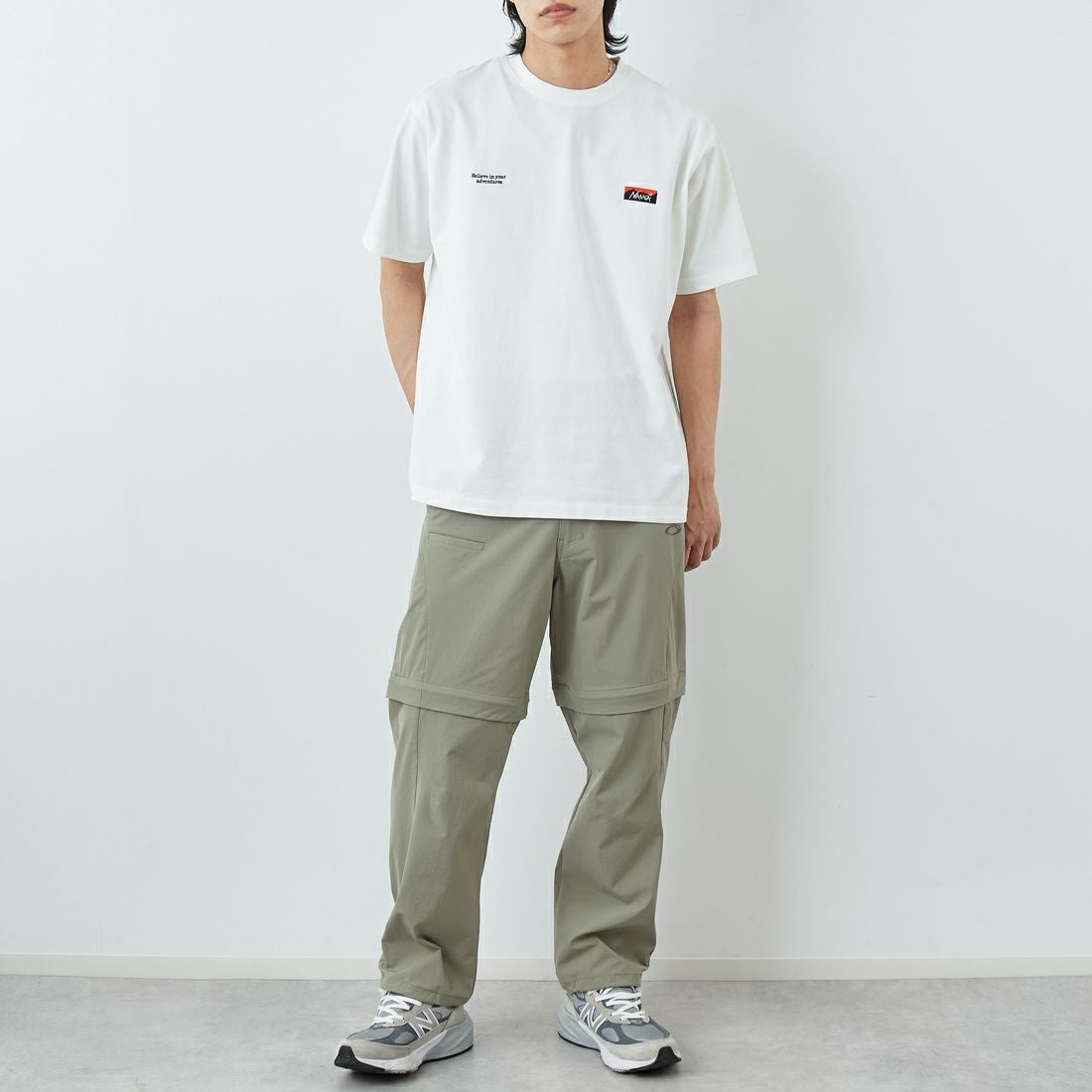 JEANSFACTORY × NANGA [ジーンズファクトリー × ナンガ] 別注 ブランドロゴ刺繍 ショートスリーブTシャツ [NW26SS-JF3] WHITE &&モデル身長：179cm 着用サイズ：L&&