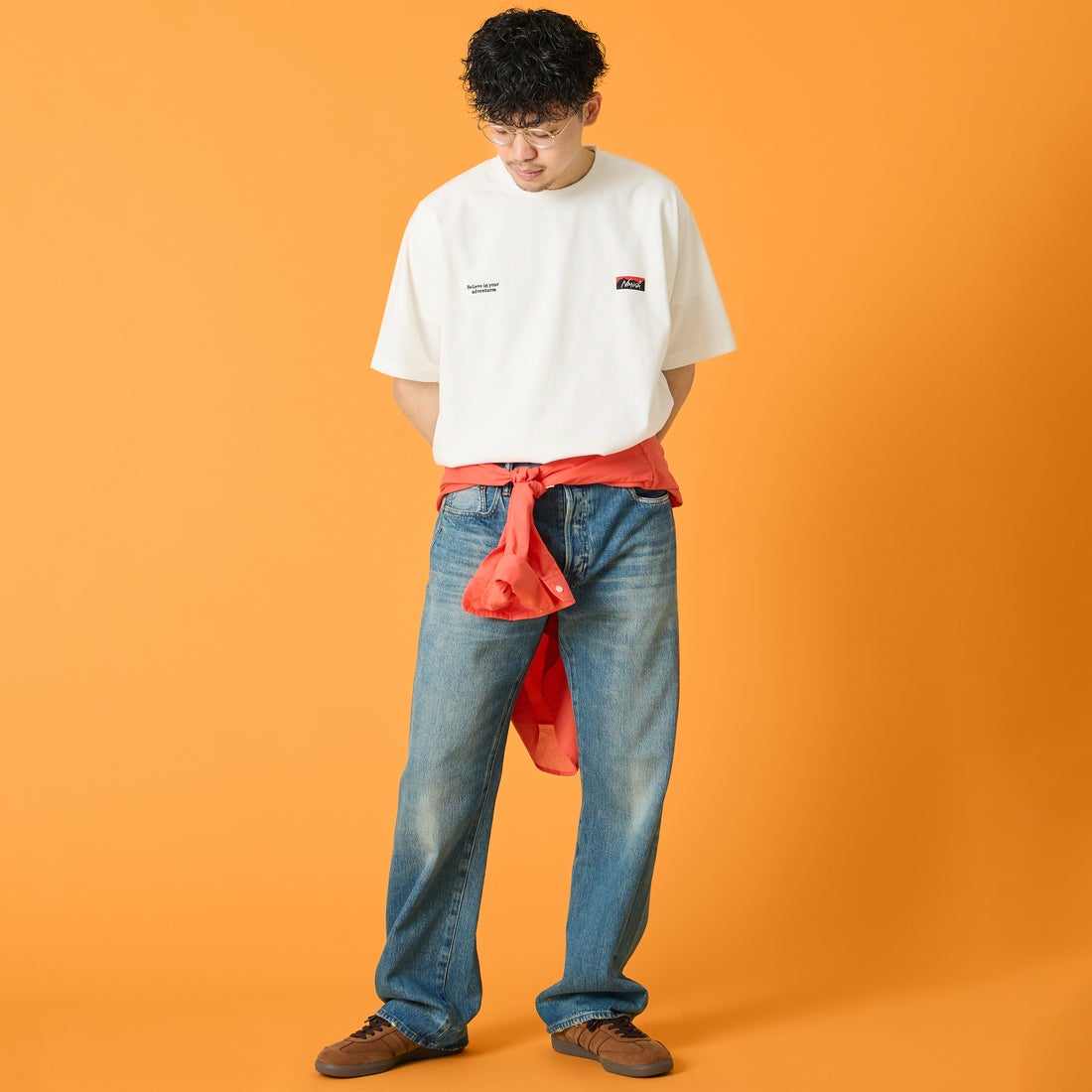 JEANSFACTORY × NANGA [ジーンズファクトリー × ナンガ] 別注 ブランドロゴ刺繍 ショートスリーブTシャツ [NW26SS-JF3] WHITE &&モデル身長：168cm 着用サイズ：L&&