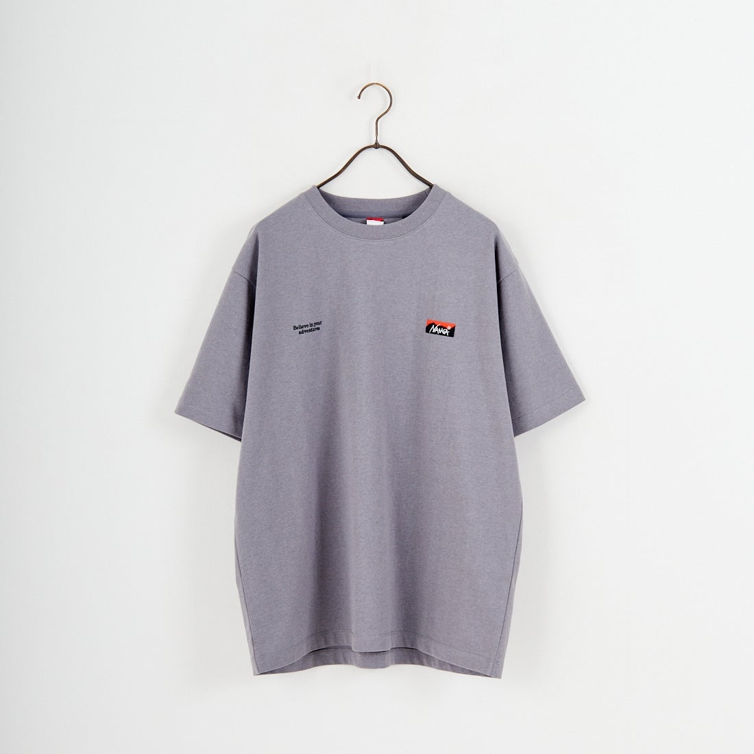 JEANSFACTORY × NANGA [ジーンズファクトリー × ナンガ] 別注 ブランドロゴ刺繍 ショートスリーブTシャツ [NW26SS-JF3] CHARCOAL