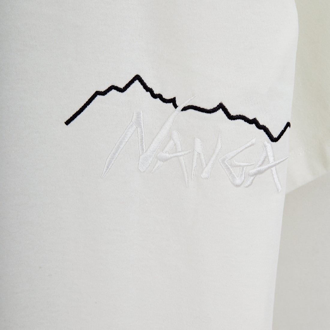 JEANSFACTORY × NANGA [ジーンズファクトリー × ナンガ] 別注 ブランドロゴ刺繍 ショートスリーブTシャツ [NW26SS-JF3] WHITE
