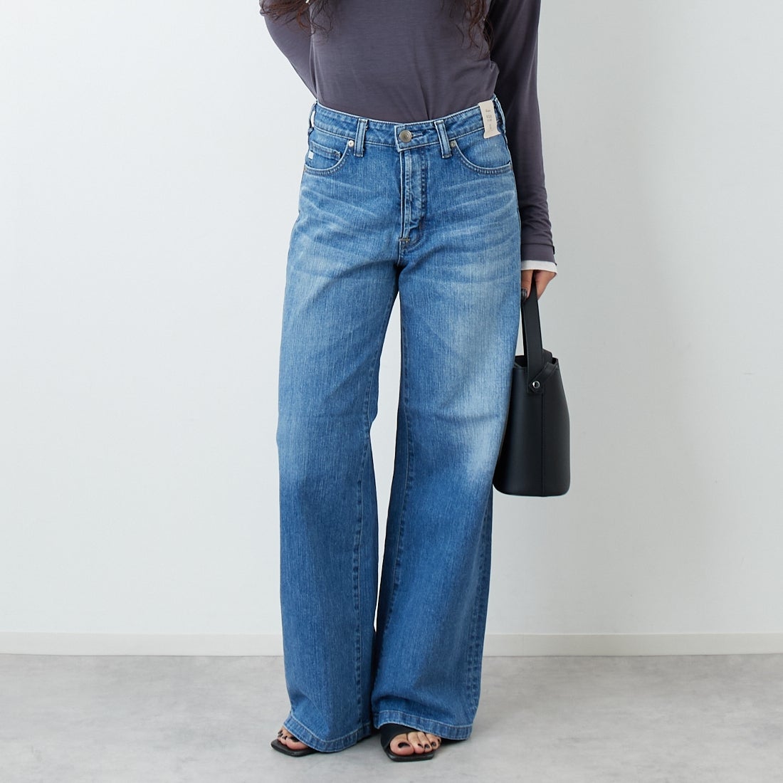 SOMETHING [サムシング] LISA NOUVEAU WIDE/ワイドデニムパンツ [STG10] 56 L.BLUE &&モデル身長：162cm 着用サイズ：S&&