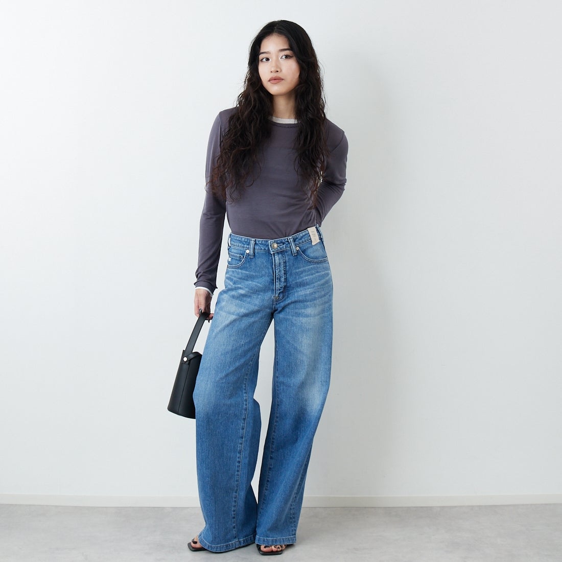 SOMETHING [サムシング] LISA NOUVEAU WIDE/ワイドデニムパンツ [STG10] 56 L.BLUE &&モデル身長：162cm 着用サイズ：S&&