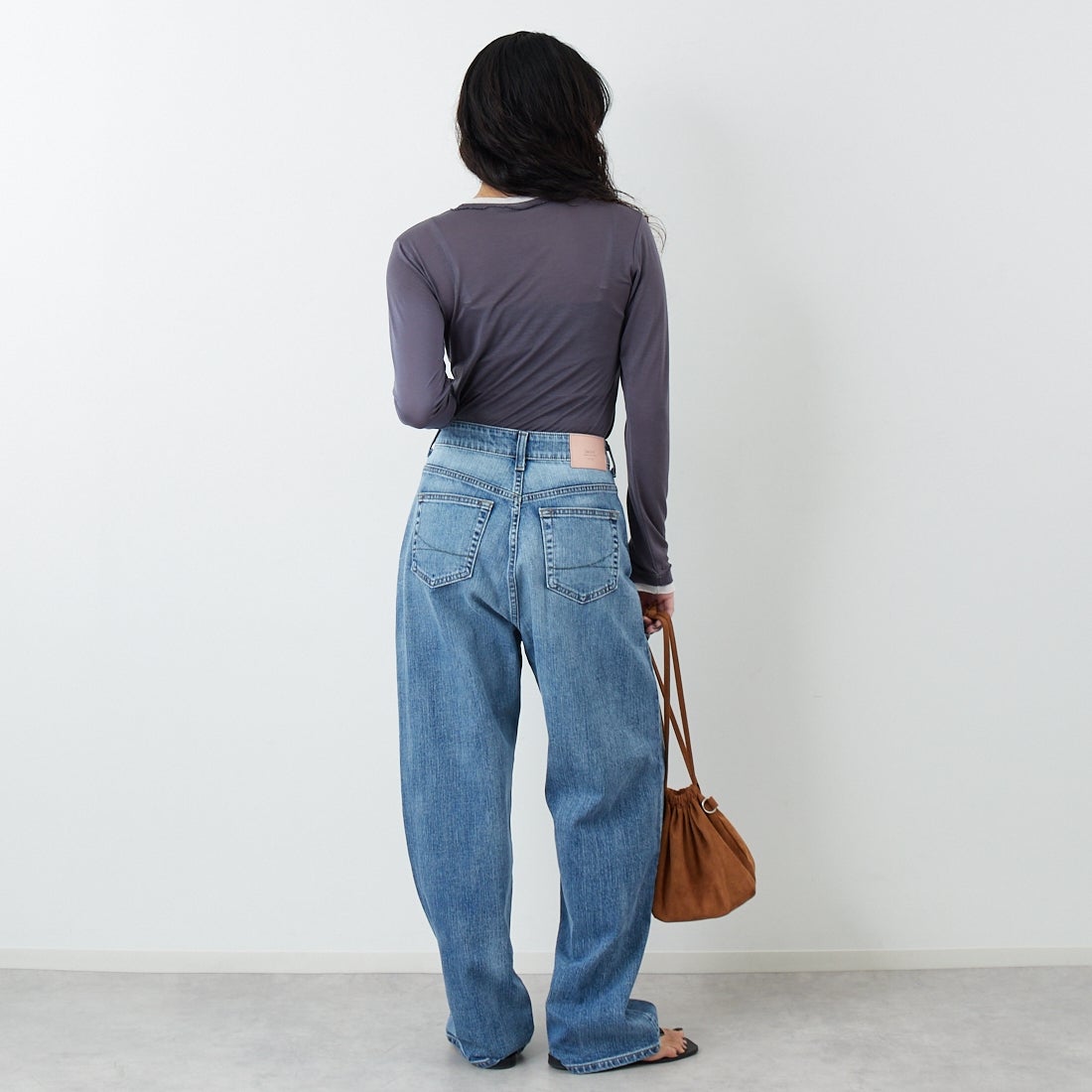 SOMETHING [サムシング] CLAUDIA ヌーボーカーブデニムパンツ [STG19] 56 L.BLUE &&モデル身長：162cm 着用サイズ：S&&