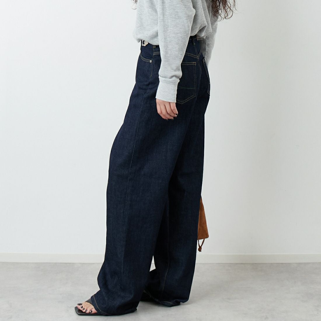 SOMETHING [サムシング] CLAUDIA ヌーボーカーブデニムパンツ [STG19] 00 O.W &&モデル身長：162cm 着用サイズ：S&&