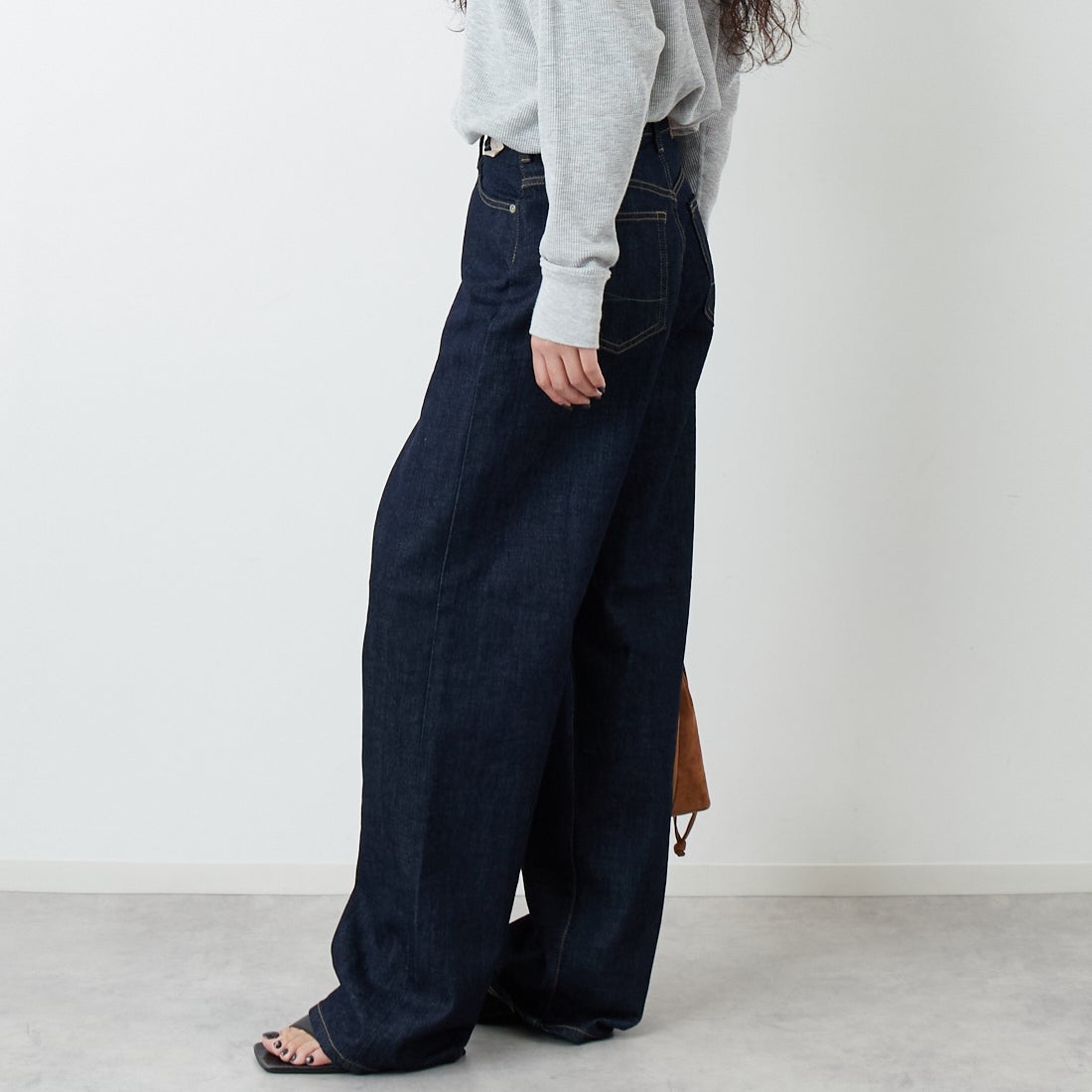 SOMETHING [サムシング] CLAUDIA ヌーボーカーブデニムパンツ [STG19] 00 O.W &&モデル身長：162cm 着用サイズ：S&&