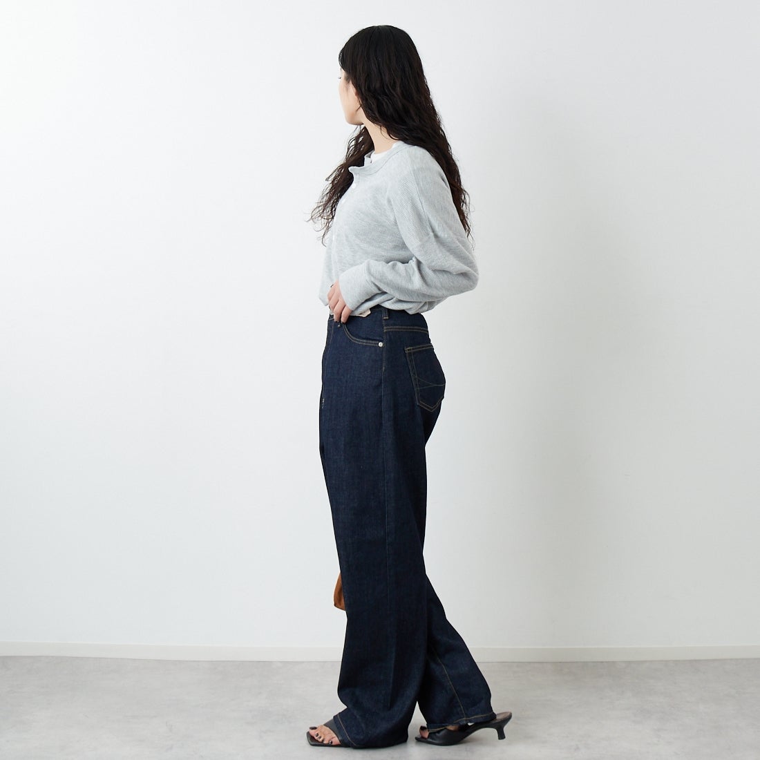 SOMETHING [サムシング] CLAUDIA ヌーボーカーブデニムパンツ [STG19] 00 O.W &&モデル身長：162cm 着用サイズ：S&&