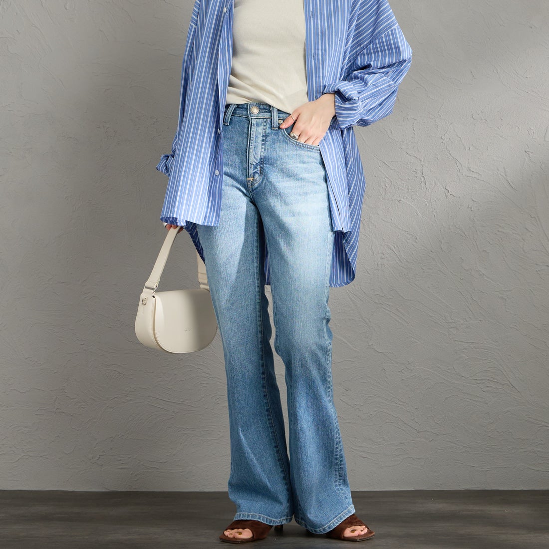 56 L.BLUE&&モデル身長：158cm 着用サイズ：26&&