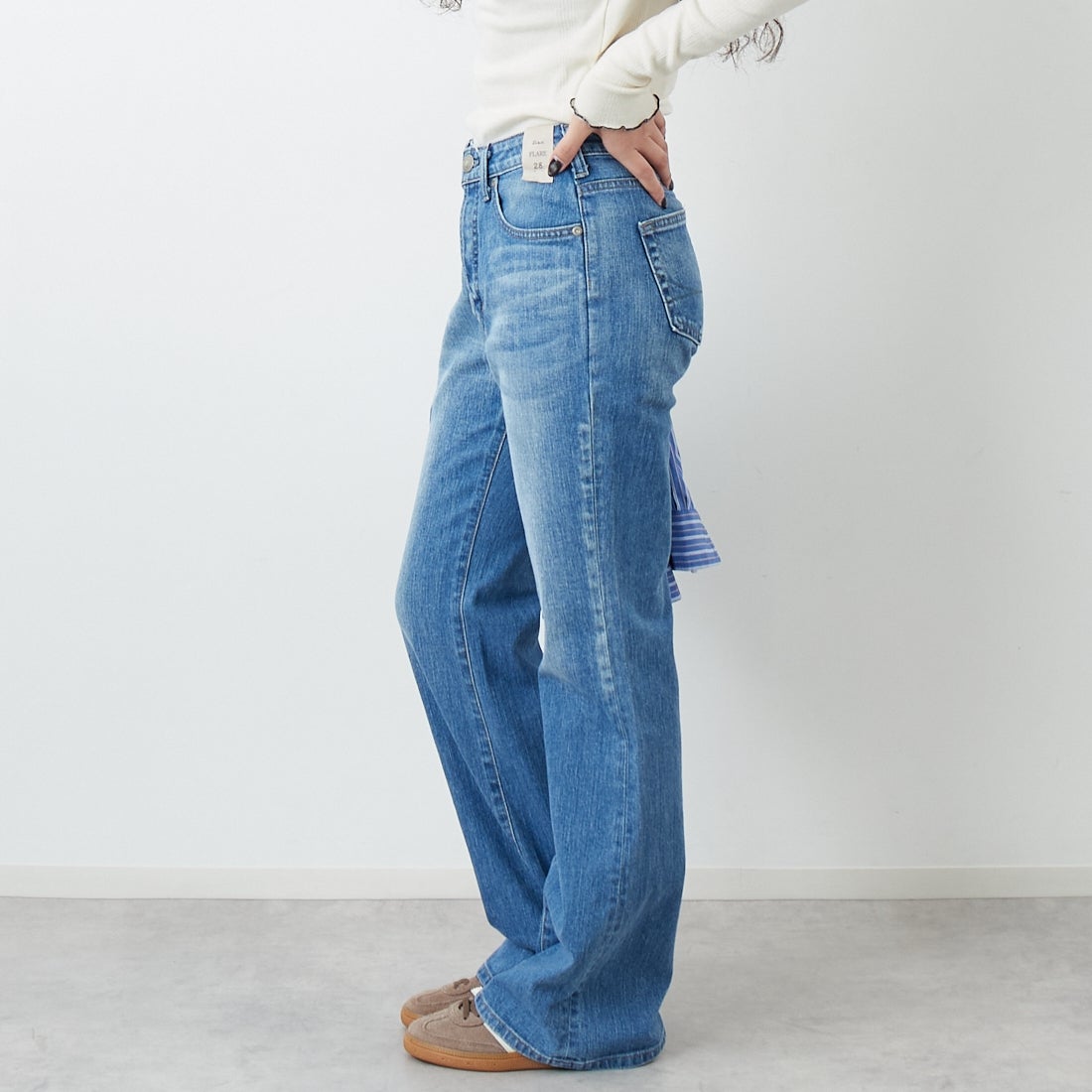 SOMETHING [サムシング] LISA NOUVEAU FLARE/フレアデニムパンツ [STG11] 56 L.BLUE &&モデル身長：162cm 着用サイズ：28&&