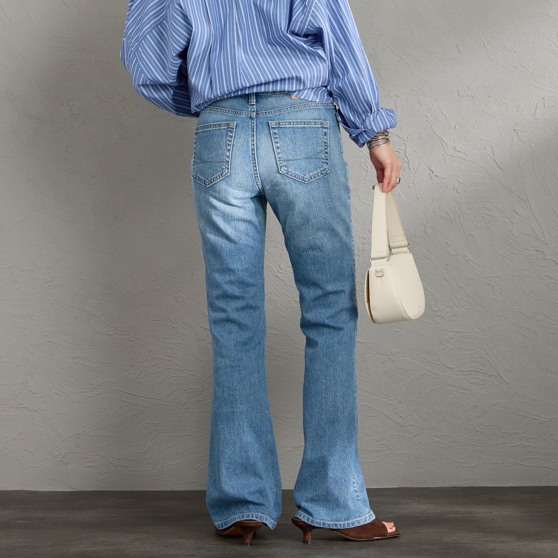 SOMETHING [サムシング] LISA NOUVEAU FLARE/フレアデニムパンツ [STG11] 56 L.BLUE &&モデル身長：158cm 着用サイズ：26&&