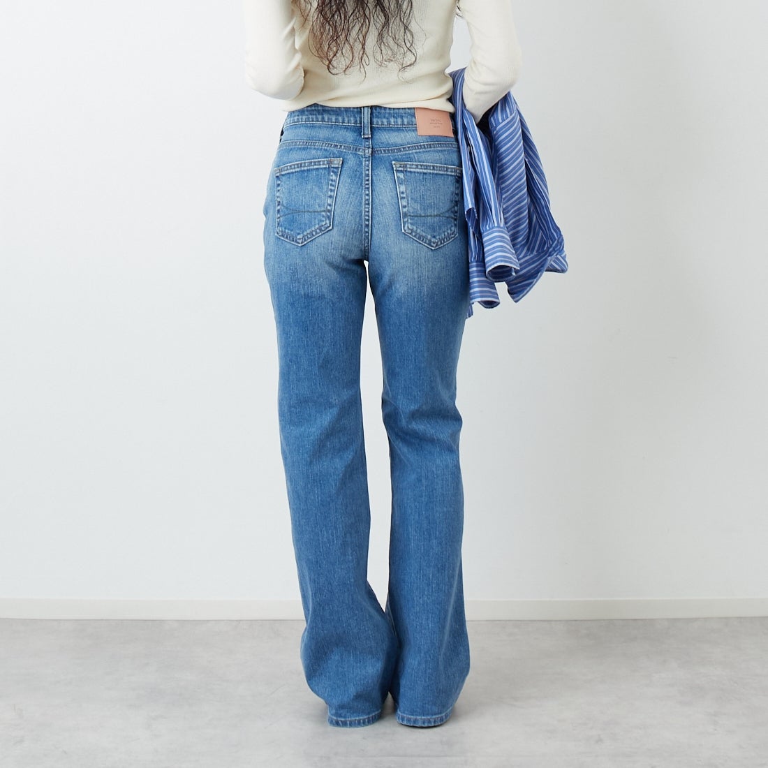 SOMETHING [サムシング] LISA NOUVEAU FLARE/フレアデニムパンツ [STG11] 56 L.BLUE &&モデル身長：162cm 着用サイズ：28&&