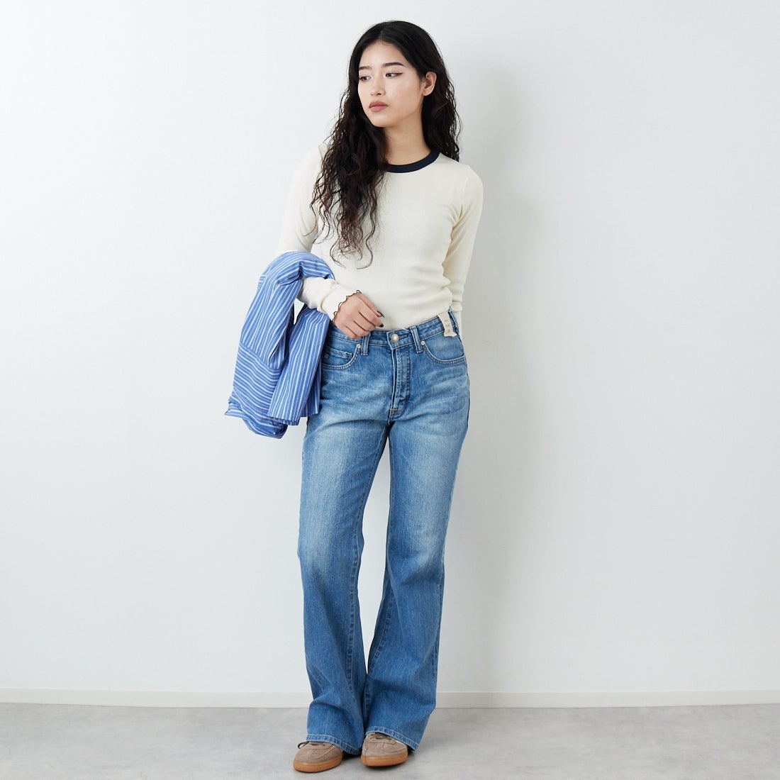 SOMETHING [サムシング] LISA NOUVEAU FLARE/フレアデニムパンツ [STG11] 56 L.BLUE &&モデル身長：162cm 着用サイズ：28&&