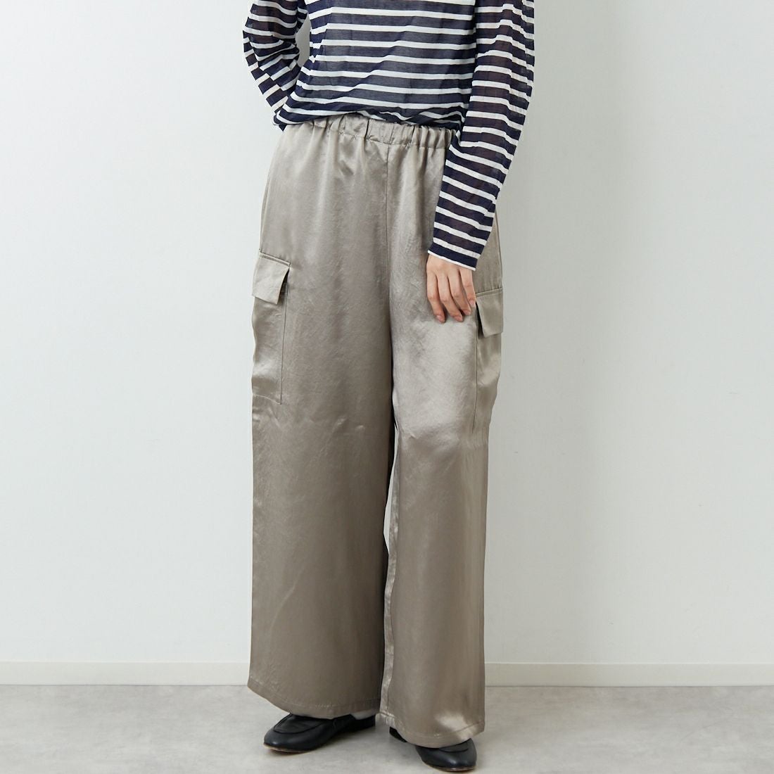 mizuiro ind [ミズイロインド] サテンカーゴパンツ [1-260089] 20 BEIGE &&モデル身長：162cm 着用サイズ：F&&