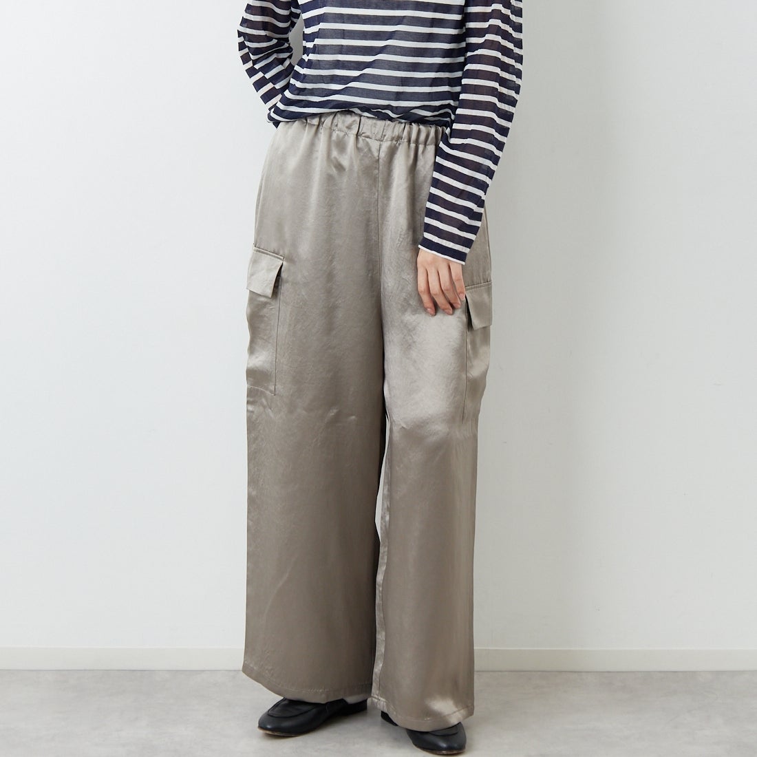 mizuiro ind [ミズイロインド] サテンカーゴパンツ [1-260089] 20 BEIGE &&モデル身長：162cm 着用サイズ：F&&