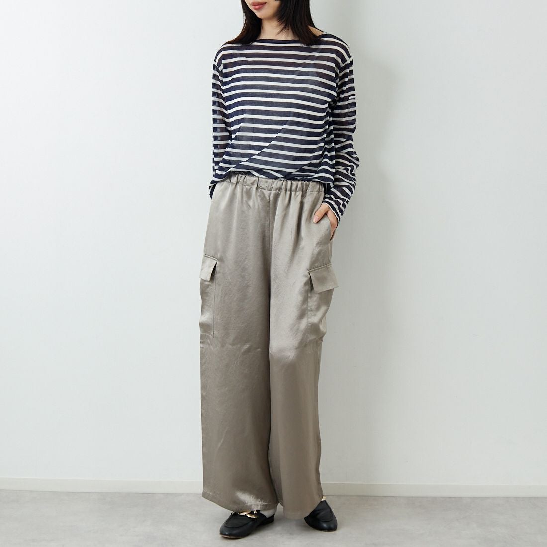 mizuiro ind [ミズイロインド] サテンカーゴパンツ [1-260089] 20 BEIGE &&モデル身長：162cm 着用サイズ：F&&