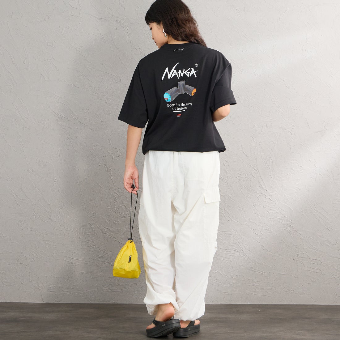 JEANSFACTORY × NANGA [ジーンズファクトリー × ナンガ] 別注 ルーズフィット NEBUKUROバックプリント ドローコードTシャツ [NW26SS-JF8] BLACK &&モデル身長：162cm 着用サイズ：S&&