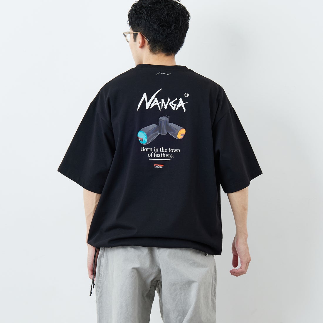JEANSFACTORY × NANGA [ジーンズファクトリー × ナンガ] 別注 ルーズフィット NEBUKUROバックプリント ドローコードTシャツ [NW26SS-JF8] BLACK &&モデル身長：168cm 着用サイズ：L&&