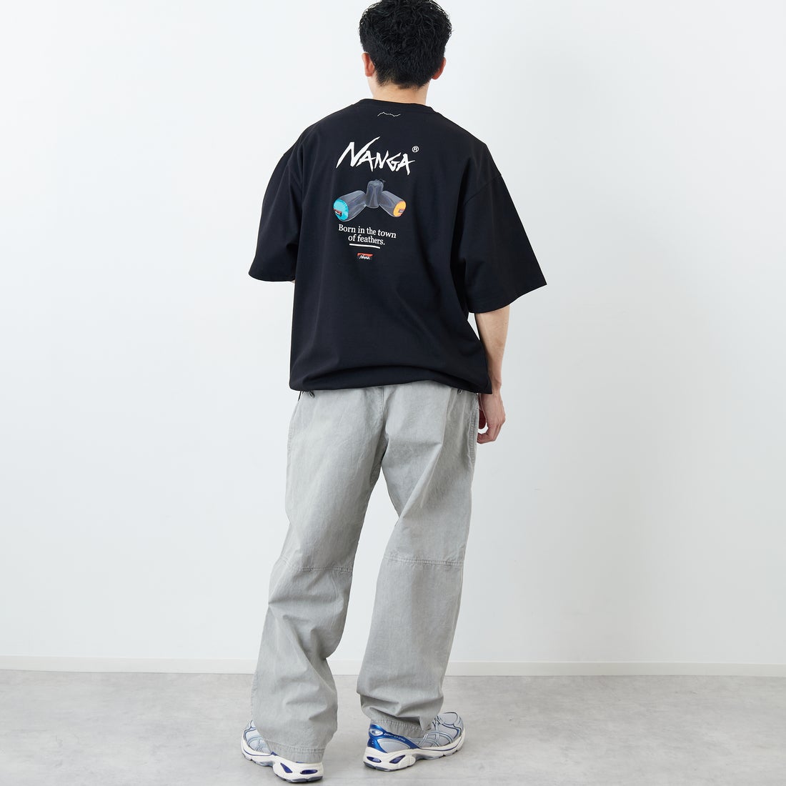 JEANSFACTORY × NANGA [ジーンズファクトリー × ナンガ] 別注 ルーズフィット NEBUKUROバックプリント ドローコードTシャツ [NW26SS-JF8] BLACK &&モデル身長：168cm 着用サイズ：L&&