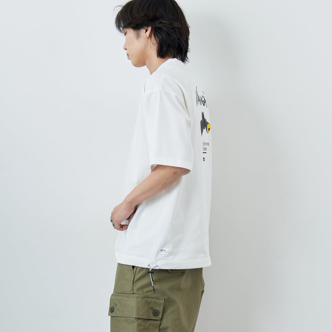 JEANSFACTORY × NANGA [ジーンズファクトリー × ナンガ] 別注 ルーズフィット NEBUKUROバックプリント ドローコードTシャツ [NW26SS-JF8] WHITE &&モデル身長：179cm 着用サイズ：L&&