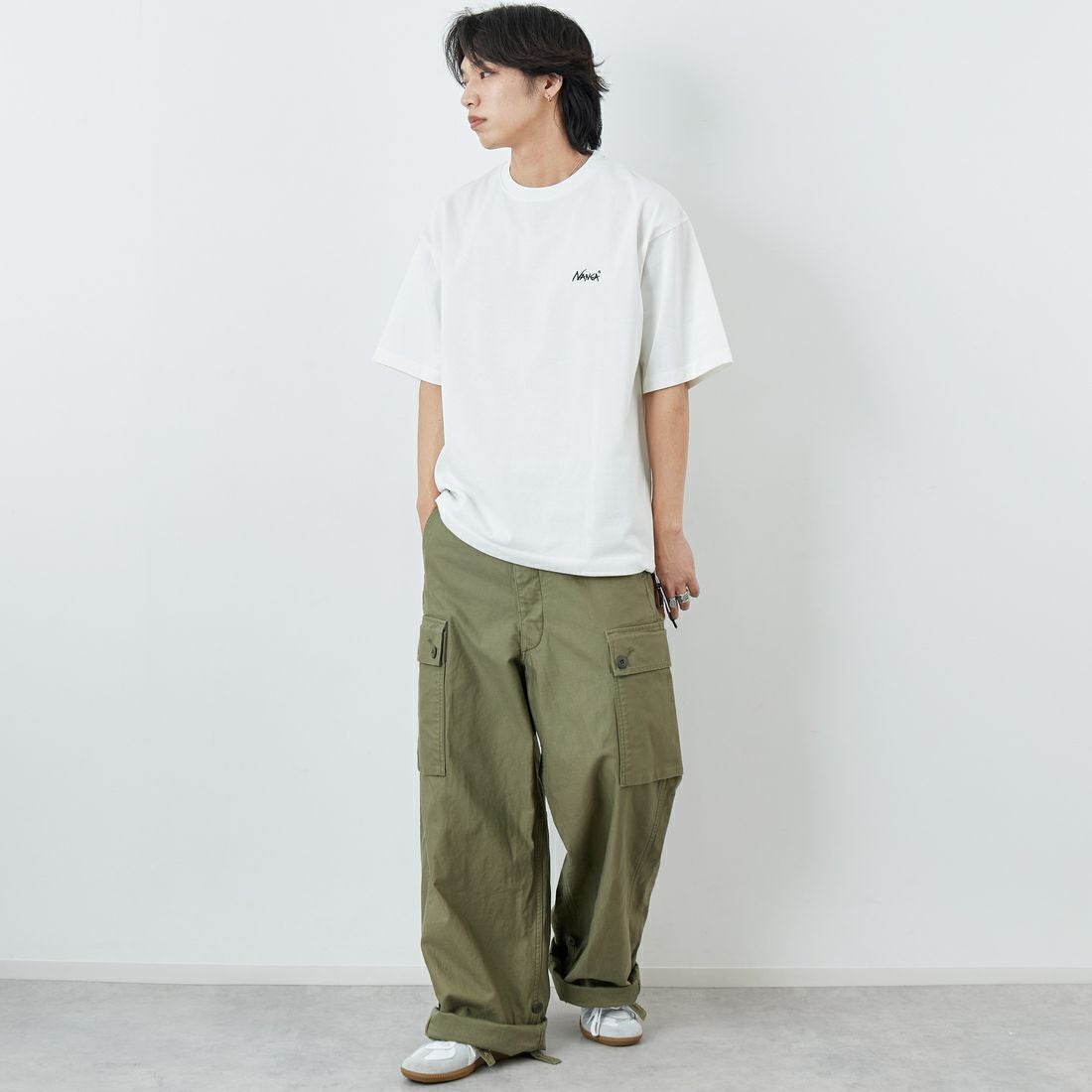 JEANSFACTORY × NANGA [ジーンズファクトリー × ナンガ] 別注 ルーズフィット NEBUKUROバックプリント ドローコードTシャツ [NW26SS-JF8] WHITE &&モデル身長：179cm 着用サイズ：L&&