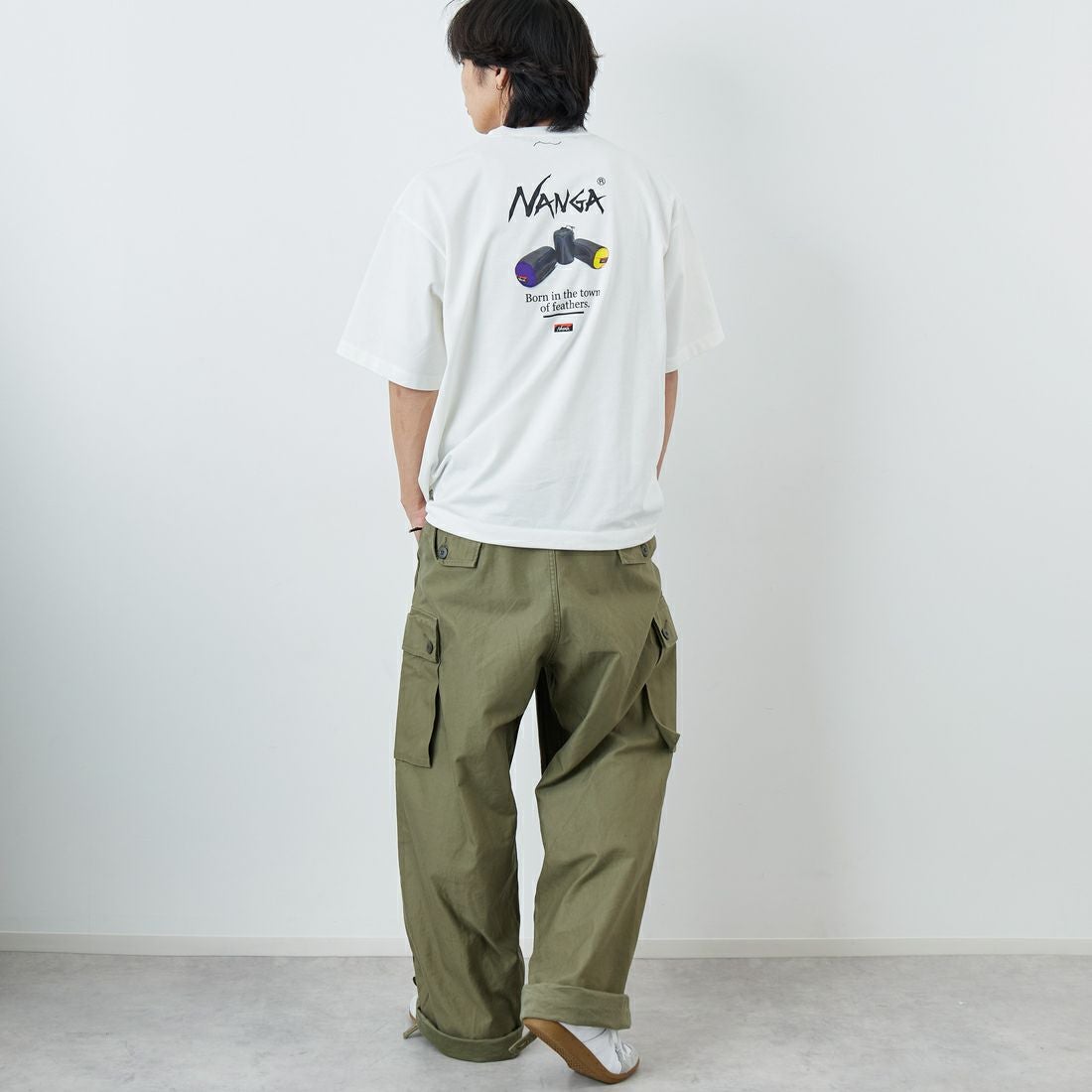 JEANSFACTORY × NANGA [ジーンズファクトリー × ナンガ] 別注 ルーズフィット NEBUKUROバックプリント ドローコードTシャツ [NW26SS-JF8] WHITE &&モデル身長：179cm 着用サイズ：L&&
