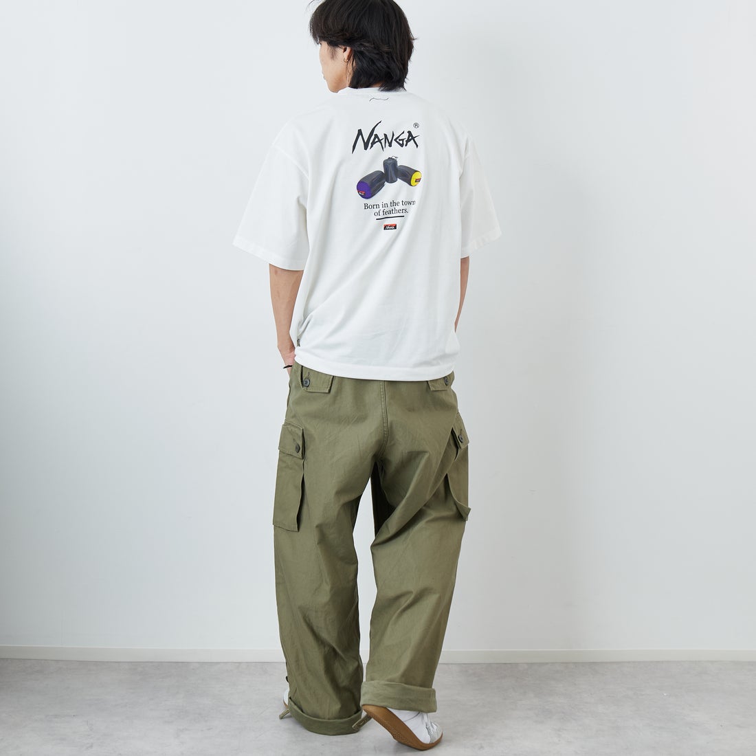 JEANSFACTORY × NANGA [ジーンズファクトリー × ナンガ] 別注 ルーズフィット NEBUKUROバックプリント ドローコードTシャツ [NW26SS-JF8] WHITE &&モデル身長：179cm 着用サイズ：L&&
