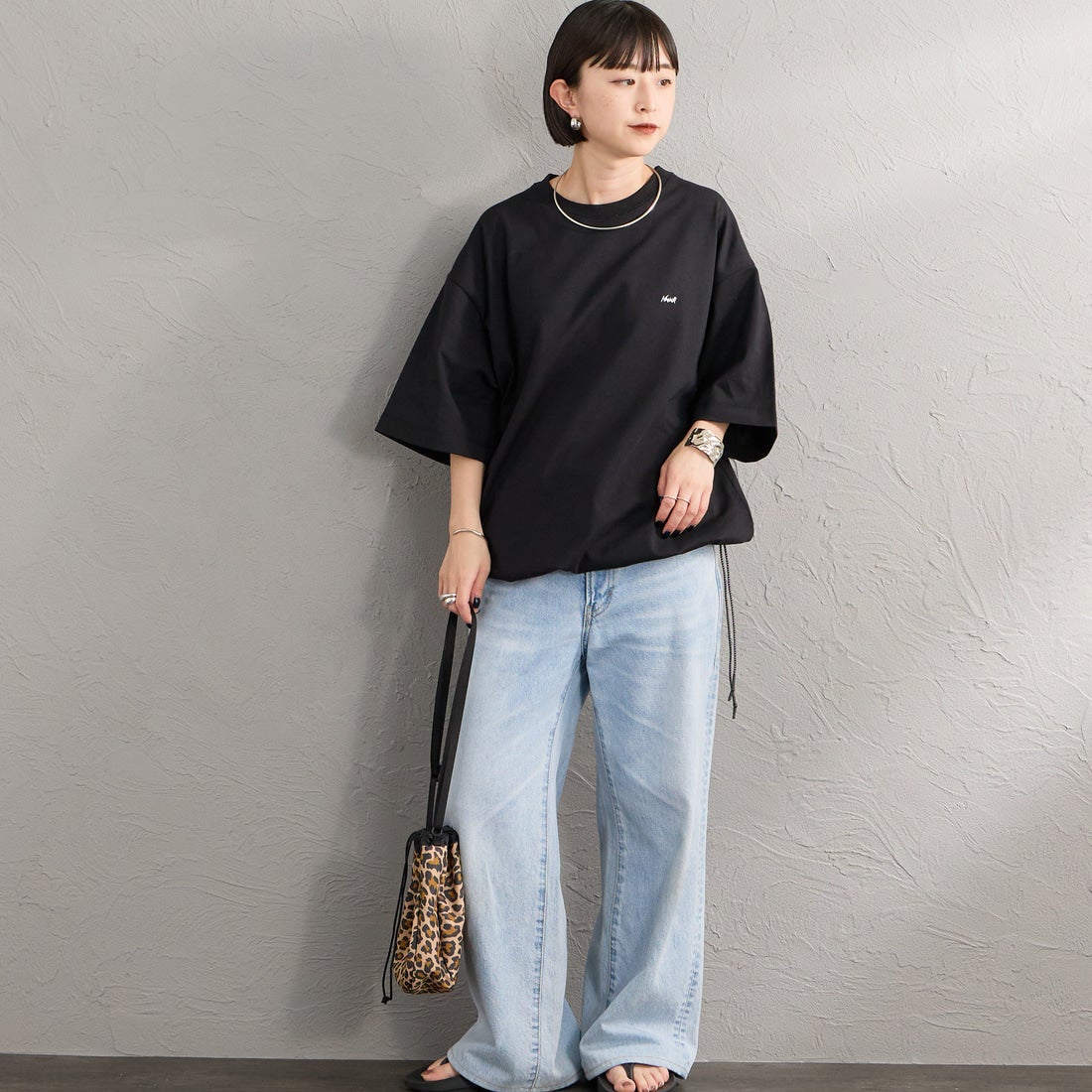JEANSFACTORY × NANGA [ジーンズファクトリー × ナンガ] 別注 ルーズフィット メッシュ切替え ドローコードTシャツ [NW26SS-JF7] BLACK &&モデル身長：150cm 着用サイズ：S&&