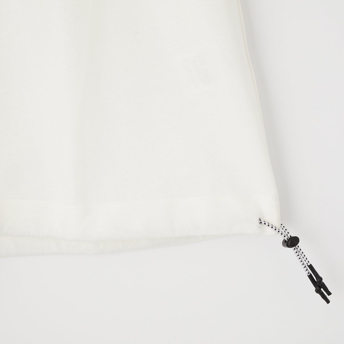 JEANSFACTORY × NANGA [ジーンズファクトリー × ナンガ] 別注 ルーズフィット メッシュ切替え ドローコードTシャツ [NW26SS-JF7] WHITE
