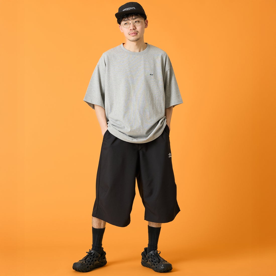 JEANSFACTORY × NANGA [ジーンズファクトリー × ナンガ] 別注 ルーズフィット メッシュ切替え ドローコードTシャツ [NW26SS-JF7] GRAY &&モデル身長：168cm 着用サイズ：L&&