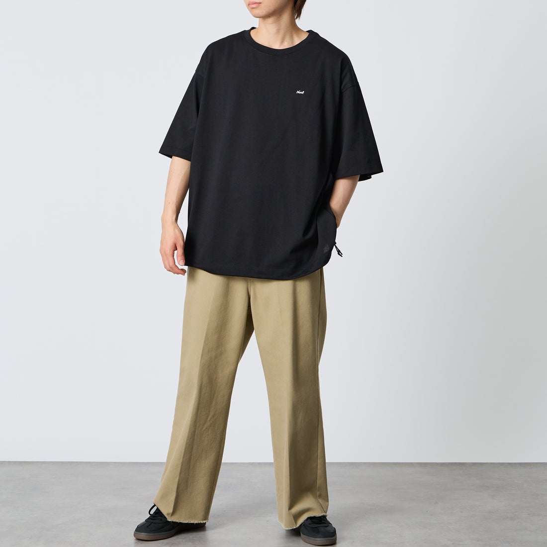 JEANSFACTORY × NANGA [ジーンズファクトリー × ナンガ] 別注 ルーズフィット メッシュ切替え ドローコードTシャツ [NW26SS-JF7] BLACK &&モデル身長：177cm 着用サイズ：XL&&RY × NANGA [ジーンズファクトリー × ナンガ] 別注 ルーズフィット メッシュ切替え ドローコードTシャツ [NW26SS-JF7] GRAY