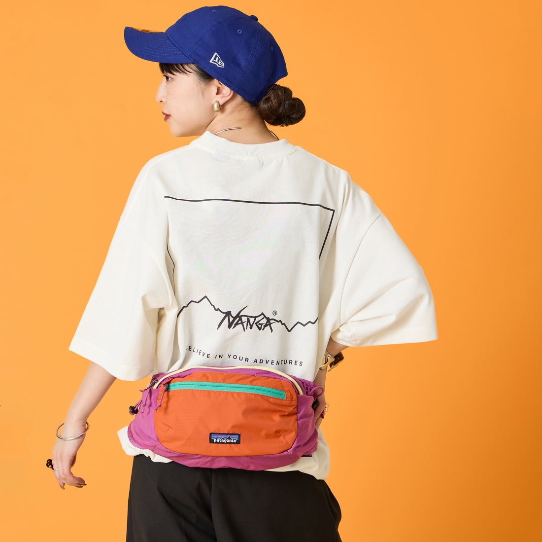 JEANSFACTORY × NANGA [ジーンズファクトリー × ナンガ] 別注 ルーズフィット スクエアロゴバックプリント ドローコードTシャツ [NW26SS-JF6] WHITE &&モデル身長：150cm 着用サイズ：S&&