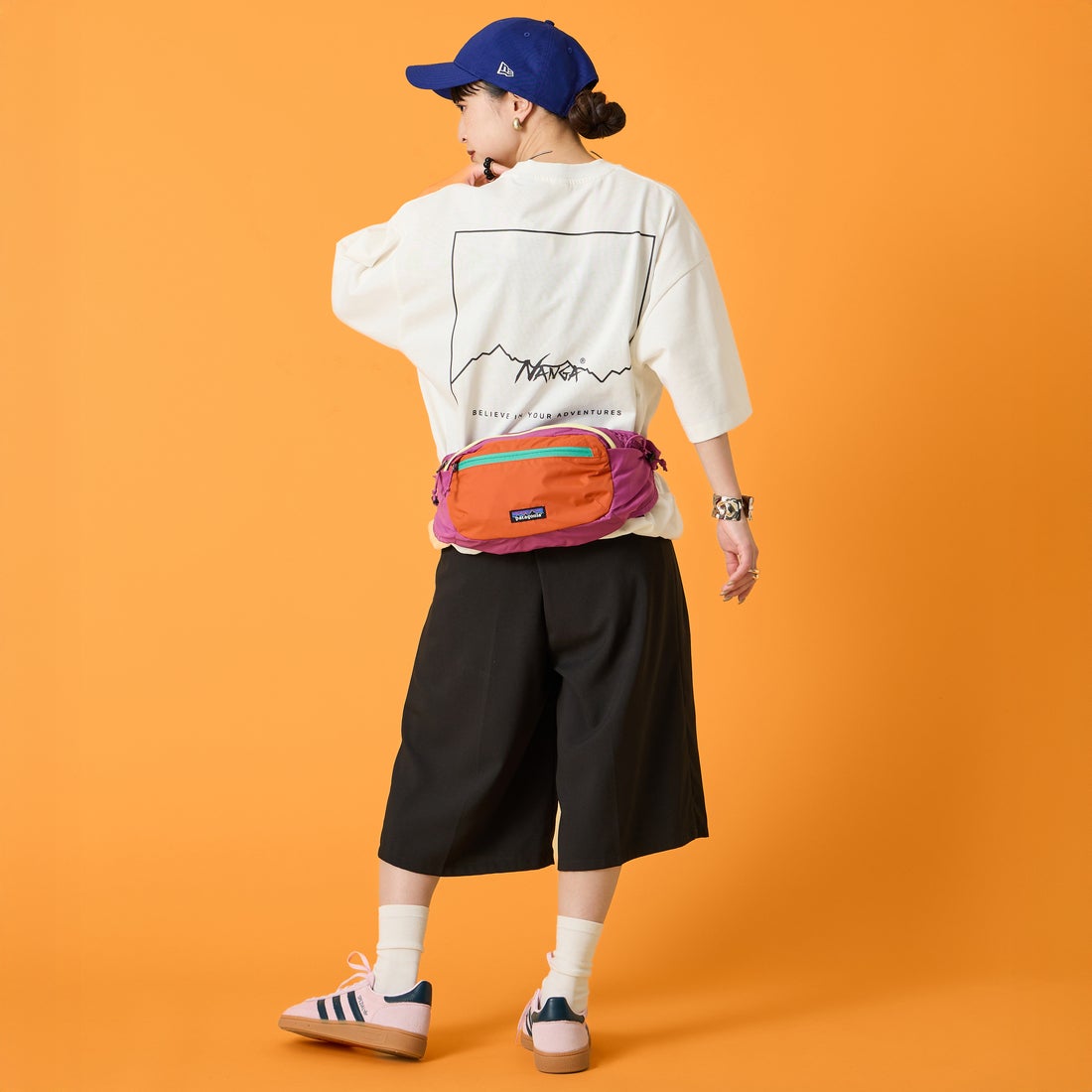 JEANSFACTORY × NANGA [ジーンズファクトリー × ナンガ] 別注 ルーズフィット スクエアロゴバックプリント ドローコードTシャツ [NW26SS-JF6] WHITE &&モデル身長：150cm 着用サイズ：S&&